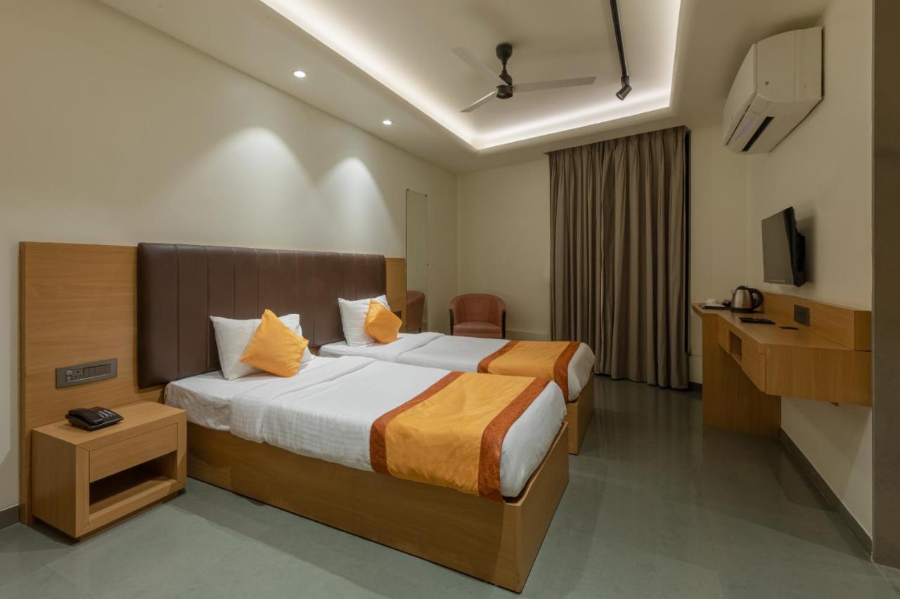 Indus Suites Nagpur Bagian luar foto
